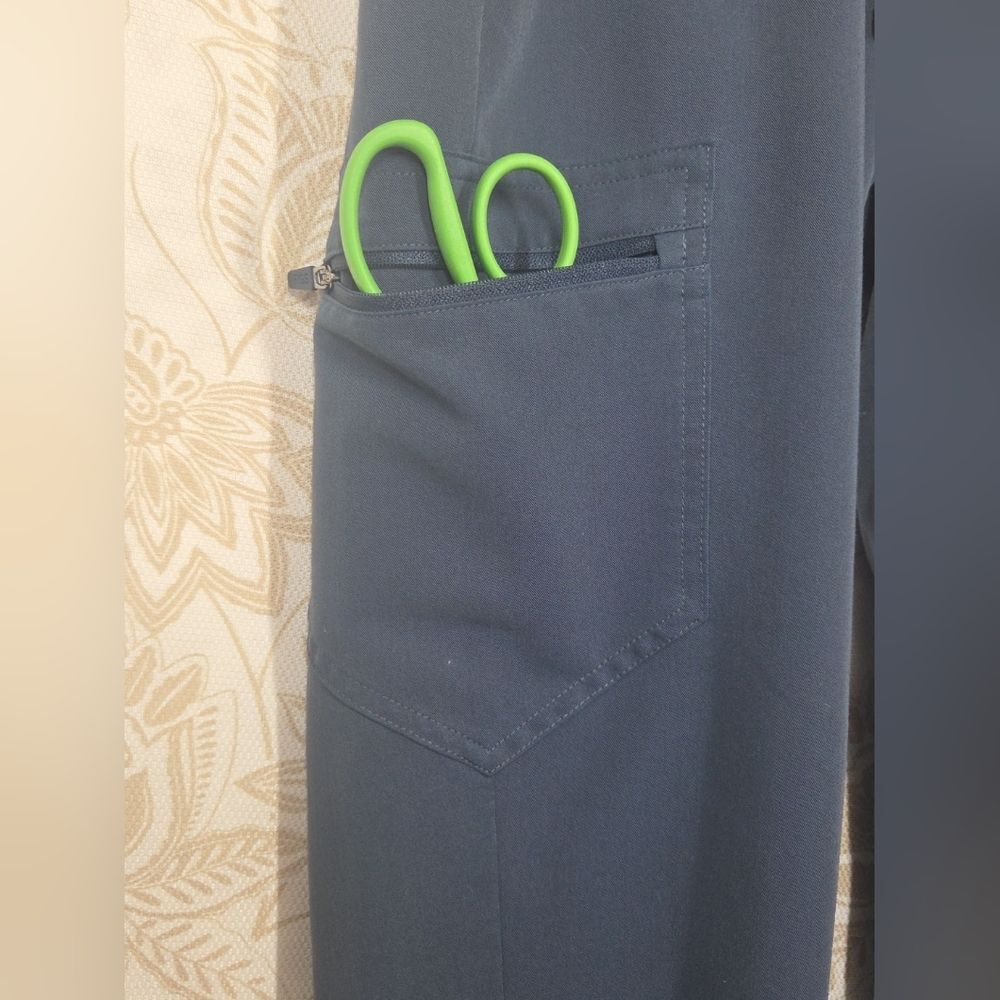 Figs ZAMORA Jogger Scrub Pants NAVY XS EUC Nurse Uniform Medical Comfort FADED - Picture 10 of 11
